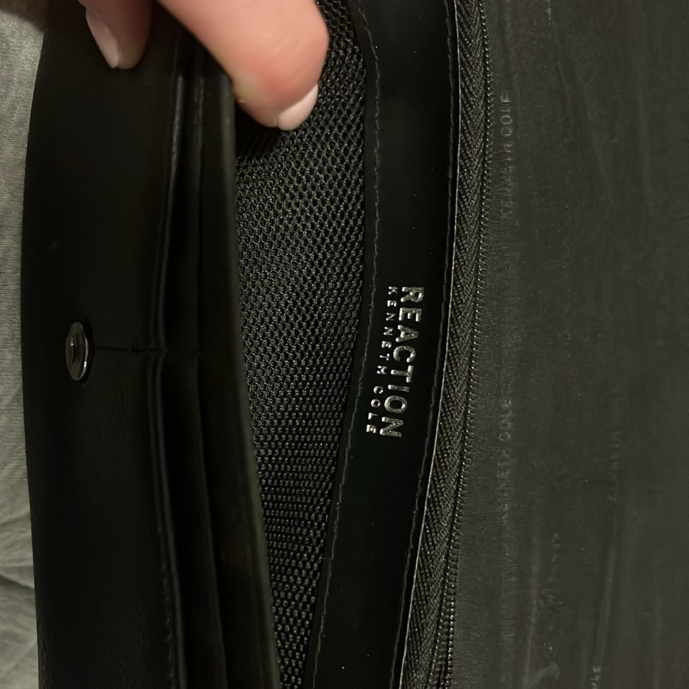 Kenneth Cole Wallet - Picture 6 of 8
